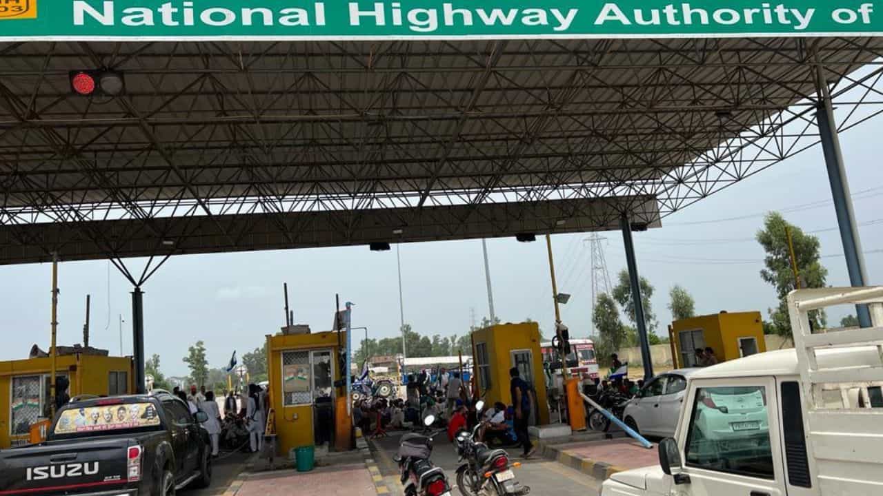 ਅੰਮ੍ਰਿਤਸਰ-ਦਿੱਲੀ ਕੌਮੀ ਮਾਰਗ ਤੇ ਅੱਜ ਤੋਂ ਸਫਰ ਮਹਿੰਗਾ, ਲਾਡੋਵਾਲ ਚ 15 ਰੁਪਏ ਅਤੇ ਕਰਨਾਲ ਚ 10 ਰੁਪਏ ਟੋਲ ਚ ਵਾਧਾ