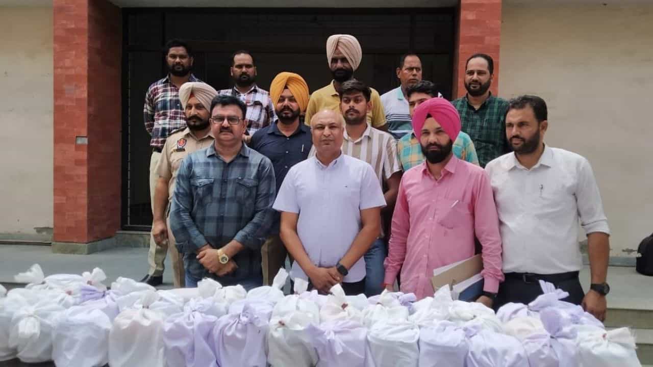 41 ਕਿਲੋ ਹੈਰੋਇਨ ਸਮੇਤ ਤਿੰਨ ਤਸਕਰ ਗ੍ਰਿਫਤਾਰ, ਰਾਵੀ ਦਰਿਆ ਰਾਹੀਂ ਨਸ਼ਾ ਲਿਆਉਂਦੇ ਸਨ STF ਨੇ ਕੀਤੇ ਕਾਬੂ