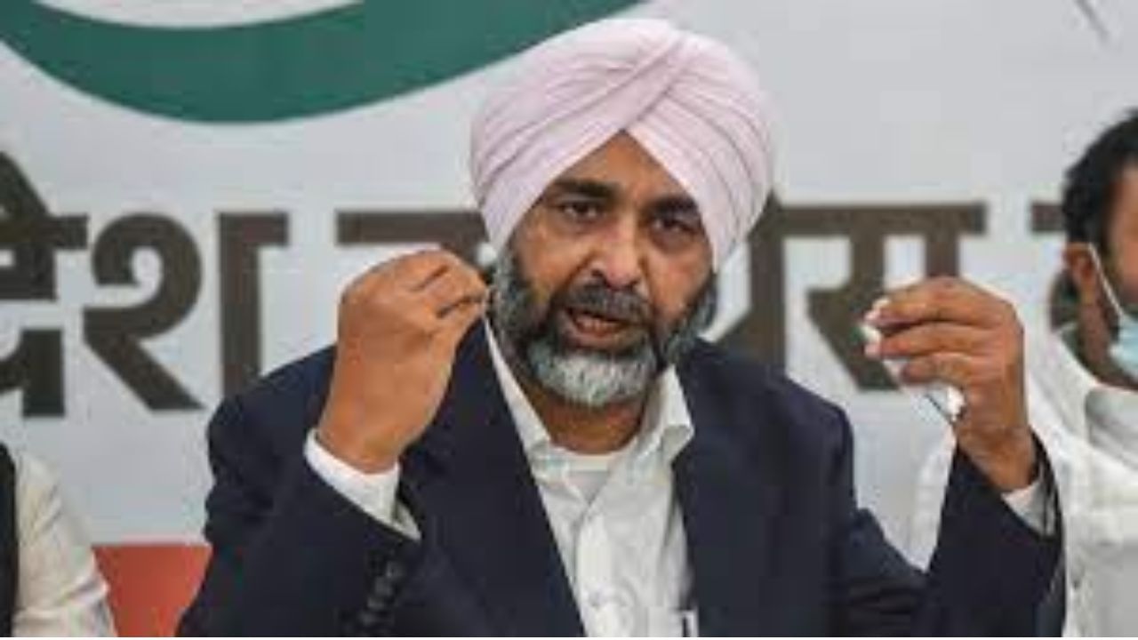 ਮਨਪ੍ਰੀਤ ਬਾਦਲ ਦੇ ਖਿਲਾਫ ਲੁੱਕ ਆਊਟ ਸਰਕੂਰਲਰ ਜਾਰੀ, ਸਾਬਕਾ ਵਿੱਤ ਮੰਤਰੀ ਦੀ ਵਿਦੇਸ਼ ਭੱਜਣ ਦੀ ਸੰਭਾਵਨਾ