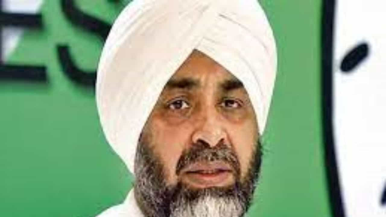 ਕੀ ਹੋ ਗਿਆ ਪੰਜਾਬ ਵਿਜੀਲੈਂਸ ਨੂੰ, ਦਬਾਅ ਦੇ ਕਾਰਨ ਮਨਪ੍ਰੀਤ ਬਾਦਲ ਦੇ ਹਮਸ਼ਕਲ ਨੂੰ ਹੀ ਹਿਰਾਸਤ ਚ ਲਿਆ