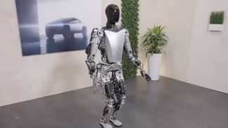 OMG: Elon Musk ਦੀ ਕੰਪਨੀ ਨੇ ਬਣਾਇਆ ਰੋਬੋਟ, ਕਰਦਾ ਹੈ ਯੋਗ ਤੇ ਸੂਰਜ ਨਮਸਕਾਰ, ਵੇਖੋ ਵੀਡੀਓ