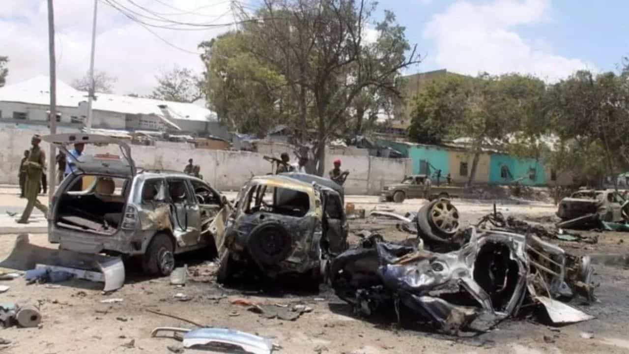 Somalia Bomb Blast: ਸੋਮਾਲੀਆ ਚ ਜ਼ਬਰਦਸਤ ਬੰਬ ਧਮਾਕਾ, 18 ਦੀ ਮੌਤ, 40 ਜ਼ਖਮੀ Somalia Bomb Blast: ਸੋਮਾਲੀਆ ਚ ਜ਼ਬਰਦਸਤ ਬੰਬ ਧਮਾਕਾ, 18 ਦੀ ਮੌਤ, 40 ਜ਼ਖਮੀ