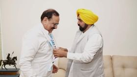 ਅਬੋਹਰ ਦੇ ਸਾਬਕਾ ਵਿਧਾਇਕ ਅਰੁਣ ਨਾਰੰਗ ਨੇ ਫੜਿਆ ‘ਆਪ’ ਦਾ ਝਾੜੂ,ਸੁਨੀਲ ਜਾਖੜ ਦੇ ਭਾਜਪਾ ਪ੍ਰਧਾਨ ਬਣਨ ਤੋਂ ਸਨ ਨਾਰਾਜ਼ ਅਬੋਹਰ ਦੇ ਸਾਬਕਾ ਵਿਧਾਇਕ ਅਰੁਣ ਨਾਰੰਗ ਨੇ ਫੜਿਆ ‘ਆਪ’ ਦਾ ਝਾੜੂ,ਸੁਨੀਲ ਜਾਖੜ ਦੇ ਭਾਜਪਾ ਪ੍ਰਧਾਨ ਬਣਨ ਤੋਂ ਸਨ ਨਾਰਾਜ਼...