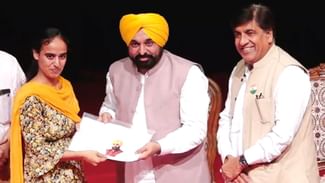 CM ਮਾਨ ਨੇ 710 ਪਟਵਾਰੀਆਂ ਨੂੰ ਨਿਯੁਕਤੀ ਪੱਤਰ ਸੌਂਪੇ, ਨਵੇਂ ਪਟਵਾਰੀਆਂ ਨੂੰ 5 ਹਜ਼ਾਰ ਦੀ ਬਜਾਏ 18 ਹਜ਼ਾਰ ਰੁਪਏ ਮਹੀਨਾ ਭੱਤਾ