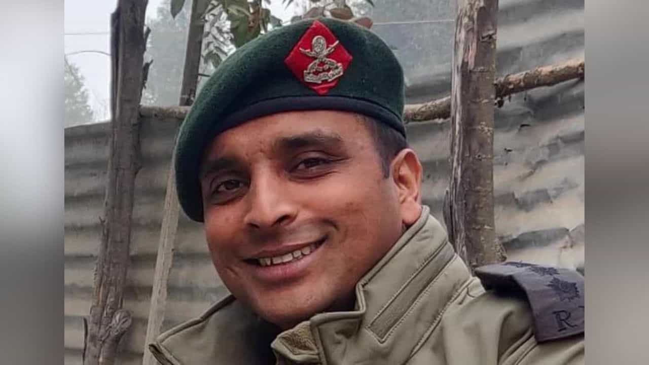 Anantnag Encounter: ਕਰਨਲ ਮਨਪ੍ਰੀਤ ਸਿੰਘ ਅਨੰਤਨਾਗ ਚ ਸ਼ਹੀਦ, ਅੱਜ ਅੰਤਿਮ ਵਿਦਾਈ Anantnag Encounter: ਕਰਨਲ ਮਨਪ੍ਰੀਤ ਸਿੰਘ ਅਨੰਤਨਾਗ ਚ ਸ਼ਹੀਦ, ਅੱਜ ਅੰਤਿਮ ਵਿਦਾਈ