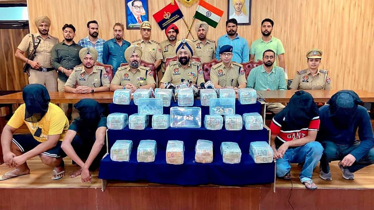 ਲੁਧਿਆਣਾ ਪੁਲਿਸ ਨੇ 96 ਘੰਟੇ ਚ ਸੁਲਝਾਈ ਲੁੱਟ ਦੀ ਵੱਡੀ ਵਾਰਦਾਤ, 4 ਕਾਬੂ, ਪੀੜਤ ਡਾਕਟਰ ਜੋੜਾ ਵੀ ਸਵਾਲਾਂ ਹੇਠ