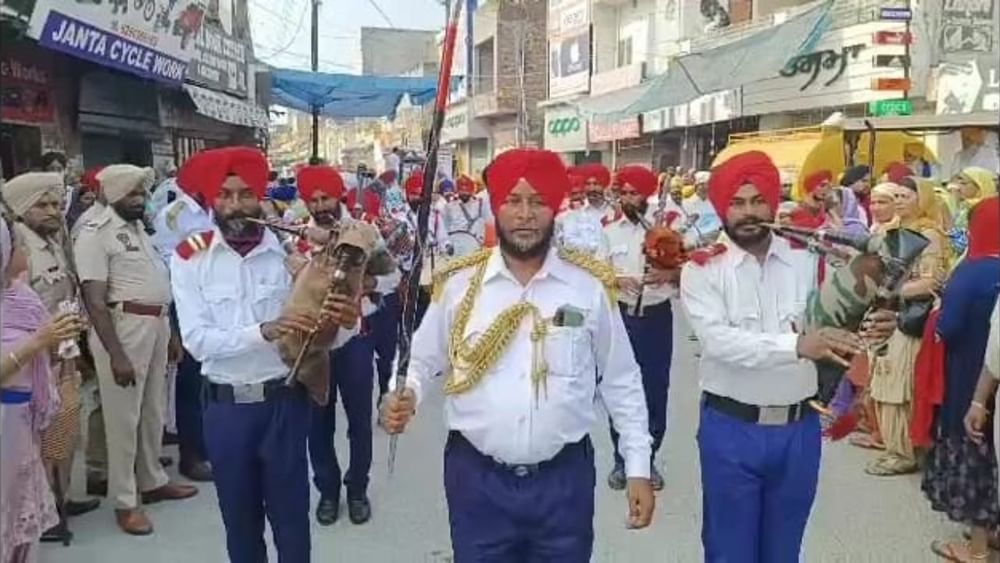 ਇਸ ਮੌਕੇ ਨਰਸਿੰਘੇ ਨਗਾਰੇ ਅਤੇ ਜੈਕਾਰੇ ਚਾਰੋ ਪਾਸੇ ਗੂੰਜਦੇ ਨਜਰ ਆਏ। ਹਰ ਕੋਈ ਗੁਰੂ ਸਾਹਿਬ ਦੇ ਵਿਆਹ ਦੇ ਉਤਸ਼ਾਹ ਦੇ ਰੰਗ ਵਿਚ ਰੰਗਿਆ ਨਜਰ ਆ ਰਿਹਾ ਸੀ।ਬੈਂਡ ਪਾਰਟੀਆਂ ਅਤੇ ਗਤਕਾ ਪਾਰਟੀਆਂ ਇਸ ਨਗਰ ਕੀਰਤਨ ਵਿੱਚ ਆਪਣੇ ਜੌਹਰ ਦਿਖਾਉਂਦੀਆਂ ਨਜਰ ਆ ਰਹੀਆਂ ਸੀ।
