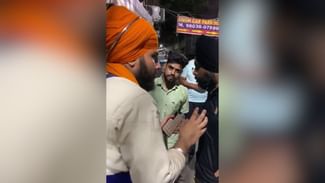 ਅੰਮ੍ਰਿਤਸਰ ‘ਚ ਦਰਬਾਰ ਸਾਹਿਬ ਨੇੜੇ ਦੇਹ ਵਪਾਰ ਦਾ ਧੰਦਾ, ਨਿਹੰਗ ਨੇ ਫੜੀਆਂ 2 ਕੁੜੀਆਂ; ਮਾਰੇ ਥੱਪੜ