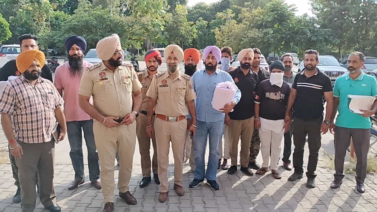 105 ਕਰੋੜ ਦੀ ਹੈਰੋਇਨ ਸਣੇ ਤਿੰਨ ਨਸ਼ਾ ਤਸਕਰ ਗ੍ਰਿਫਤਾਰ, ਅੰਮ੍ਰਿਤਸਰ ਕਾਊਂਟਰ ਇੰਟੈਲੀਜੈਂਸ ਨੇ ਕੀਤੀ ਕਾਰਵਾਈ