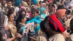 ਸੰਗਰੂਰ ਵਿਖੇ ਕੱਚੇ ਅਧਿਆਪਕਾਂ ਵੱਲੋਂ ਸੀਐੱਮ ਦੇ ਘਰ ਸਾਹਮਣੇ ਪ੍ਰਦਰਸ਼ਨ, ਪੁਲਿਸ ਨਾਲ ਧੱਕਾਮੁੱਕੀ ਵੀ ਹੋਈ ਸੰਗਰੂਰ ਵਿਖੇ ਕੱਚੇ ਅਧਿਆਪਕਾਂ ਵੱਲੋਂ ਸੀਐੱਮ ਦੇ ਘਰ ਸਾਹਮਣੇ ਪ੍ਰਦਰਸ਼ਨ, ਪੁਲਿਸ ਨਾਲ ਧੱਕਾਮੁੱਕੀ ਵੀ ਹੋਈ...