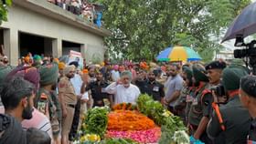 Shaheed Cremation: ਸ਼ਹੀਦ ਪ੍ਰਦੀਪ ਸਿੰਘ ਨੂੰ ਫੋਜੀ ਸਨਮਾਨਾਂ ਨਾਲ ਦਿੱਤੀ ਗਈ ਅੰਤਿਮ ਵਿਦਾਈ, ਭਾਵੁਕ ਹੋਇਆ ਮਾਹੌਲ...