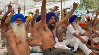 ਧਰਨੇ ਦੇ ਤੀਸਰੇ ਦਿਨ ‘ਚ ਕਿਸਾਨਾਂ ਨੇ ਕੱਪੜੇ ਉਤਾਰ ਕੀਤਾ ਪ੍ਰਦਰਸ਼ਨ, ਰੇਲਵੇ ਟਰੈਕ ਕੀਤੇ ਜਾਮ ਧਰਨੇ ਦੇ ਤੀਸਰੇ ਦਿਨ ‘ਚ ਕਿਸਾਨਾਂ ਨੇ ਕੱਪੜੇ ਉਤਾਰ ਕੀਤਾ ਪ੍ਰਦਰਸ਼ਨ, ਰੇਲਵੇ ਟਰੈਕ ਕੀਤੇ ਜਾਮ