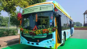 First Hydrogen Bus: ਅੱਜ ਤੋਂ ਦਿੱਲੀ ‘ਚ 2 ਹਾਈਡ੍ਰੋਜਨ ਬੱਸਾਂ ਦੀ ਸ਼ੁਰੂਆਤ, ਹਰਦੀਪ ਸਿੰਘ ਪੁਰੀ ਨੇ ਦਿਖਾਈ ਹਰੀ ਝੰਡੀ First Hydrogen Bus: ਅੱਜ ਤੋਂ ਦਿੱਲੀ ‘ਚ 2 ਹਾਈਡ੍ਰੋਜਨ ਬੱਸਾਂ ਦੀ ਸ਼ੁਰੂਆਤ, ਹਰਦੀਪ ਸਿੰਘ ਪੁਰੀ ਨੇ ਦਿਖਾਈ ਹਰੀ ਝੰਡੀ...