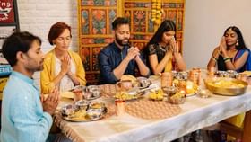 Pitru Paksha 2023: ਸ਼ਰਾਧ ਦੌਰਾਨ ਕਿਸ ਤਰ੍ਹਾਂ ਦਾ ਭੋਜਨ ਬਣਾਉਣਾ ਚਾਹੀਦਾ ਹੈ? ਕਿਹੜੀਆਂ ਚੀਜ਼ਾਂ ਦੀ ਵਰਤੋਂ ਤੋਂ ਰੱਖੋ ਪਰਹੇਜ਼ ਜਾਣੋ Pitru Paksha 2023: ਸ਼ਰਾਧ ਦੌਰਾਨ ਕਿਸ ਤਰ੍ਹਾਂ ਦਾ ਭੋਜਨ ਬਣਾਉਣਾ ਚਾਹੀਦਾ ਹੈ? ਕਿਹੜੀਆਂ ਚੀਜ਼ਾਂ ਦੀ ਵਰਤੋਂ ਤੋਂ ਰੱਖੋ ਪਰਹੇਜ਼ ਜਾਣੋ...