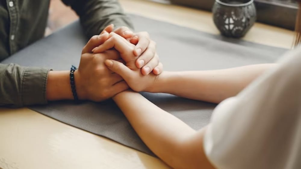 ਤੁਹਾਨੂੰ ਇੱਕ ਦੂਜੇ ਤੇ ਪੂਰਾ ਭਰੋਸਾ ਹੋਣਾ ਚਾਹੀਦਾ ਹੈ। ਮਨ 'ਚ ਕਿਸੇ ਵੀ ਤਰ੍ਹਾਂ ਦਾ ਸ਼ੱਕ ਨਹੀਂ ਹੋਣਾ ਚਾਹੀਦਾ।(FreePik)