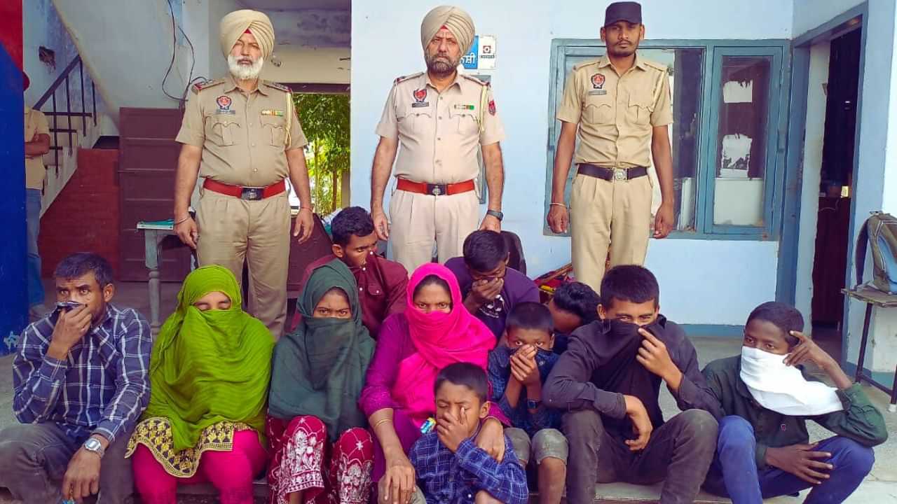 ਪਾਕਿਸਤਾਨ ਜਾਣ ਦੀ ਕੋਸ਼ਿਸ਼ ਕਰਦੇ BSF ਨੇ 11 ਬੰਗਲਾਦੇਸ਼ੀ ਕੀਤੇ ਗ੍ਰਿਫਤਾਰ, 11 ਫੁੱਟ ਉੱਚੀ ਕੰਧ ਟੱਪਣ ਵੇਲੇ ਔਰਤ ਦਾ ਗਰਭਪਾਤ