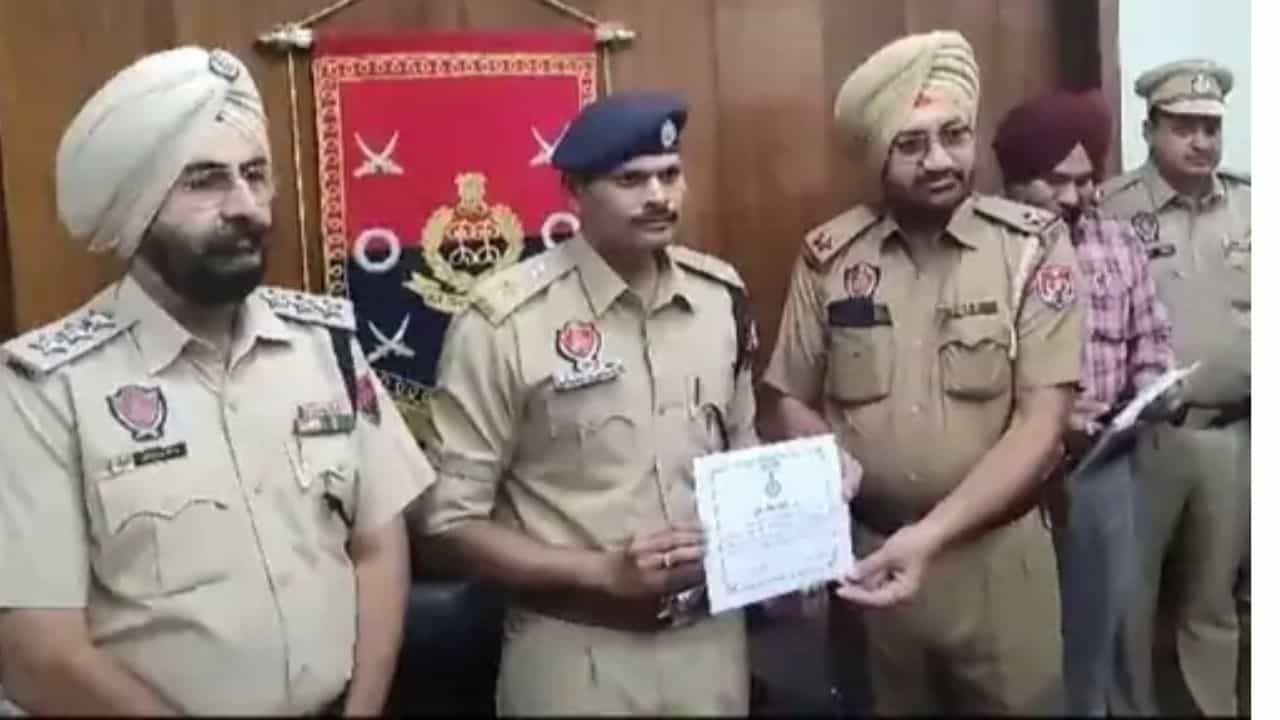 ਅੱਤਵਾਦੀ ਅਰਸ਼ਦੀਪ ਸਿੰਘ ਡੱਲਾ ਦੇ ਦੋ ਸਾਥੀ ਇੱਕਲੇ ਹੀ ਕੀਤੇ ਕਾਬੂ, ਹੁਣ ਏਐੱਸਆਈ ਸਤਨਾਮ ਸਿੰਘ ਨੂੰ ਮਿਲੇਗੀ ਪ੍ਰੋਮਸ਼ਨ