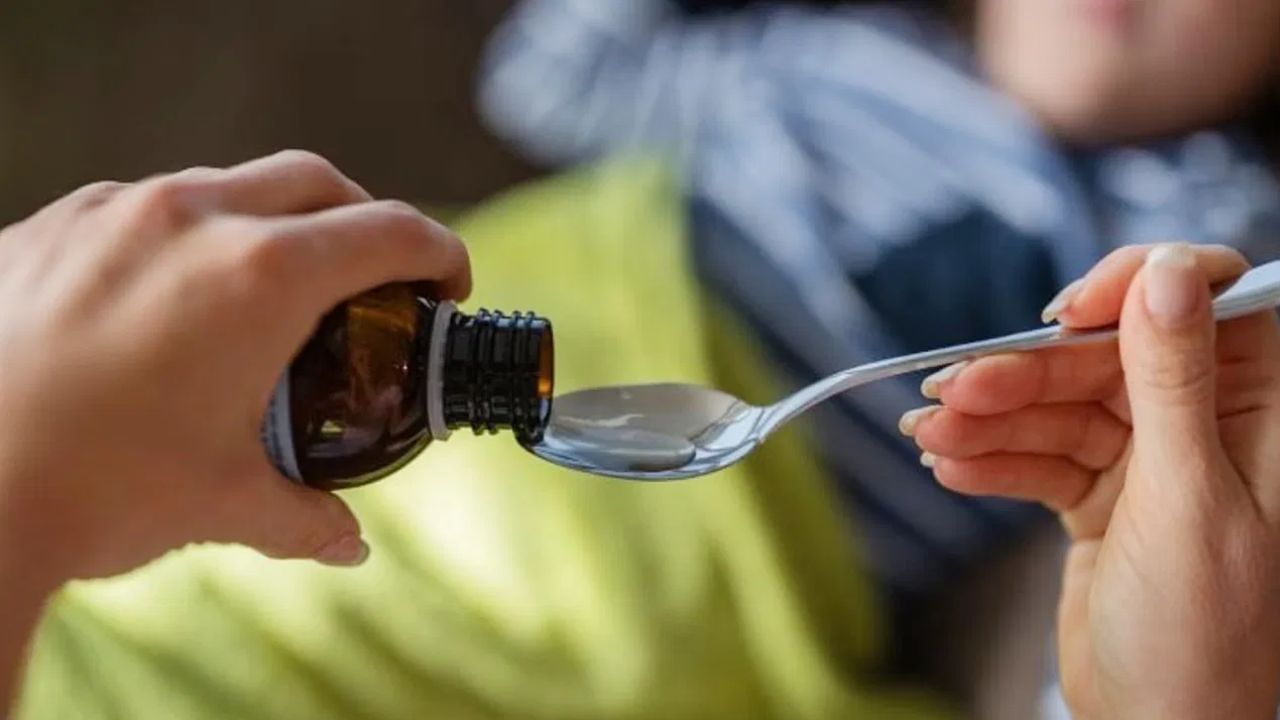 Cough Syrup : ਇਸ ਦਵਾਈ ਕੰਪਨੀ ਦੇ ਕਫ ਸੀਰਪ ‘ਚ ਮਿਲੇ ਖਤਰਨਾਕ ਕੈਮੀਕਲ, ਉਤਪਾਦਨ ਬੰਦ Cough Syrup : ਇਸ ਦਵਾਈ ਕੰਪਨੀ ਦੇ ਕਫ ਸੀਰਪ ‘ਚ ਮਿਲੇ ਖਤਰਨਾਕ ਕੈਮੀਕਲ, ਉਤਪਾਦਨ ਬੰਦ