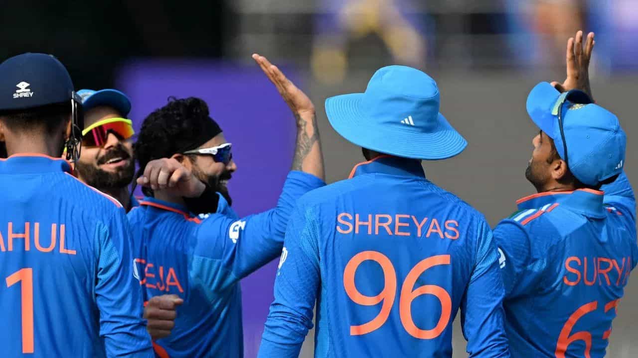 Video: ਰਵਿੰਦਰ ਜਡੇਜਾ ਨੇ 10 ਗੇਂਦਾਂ ਤੇ ਲਈਆਂ 3 ਵਿਕਟਾਂ, ਸਮਿਥ ਨੂੰ ਆਇਆ ਚੱਕਰ! Video: ਰਵਿੰਦਰ ਜਡੇਜਾ ਨੇ 10 ਗੇਂਦਾਂ ਤੇ ਲਈਆਂ 3 ਵਿਕਟਾਂ, ਸਮਿਥ ਨੂੰ ਆਇਆ ਚੱਕਰ!