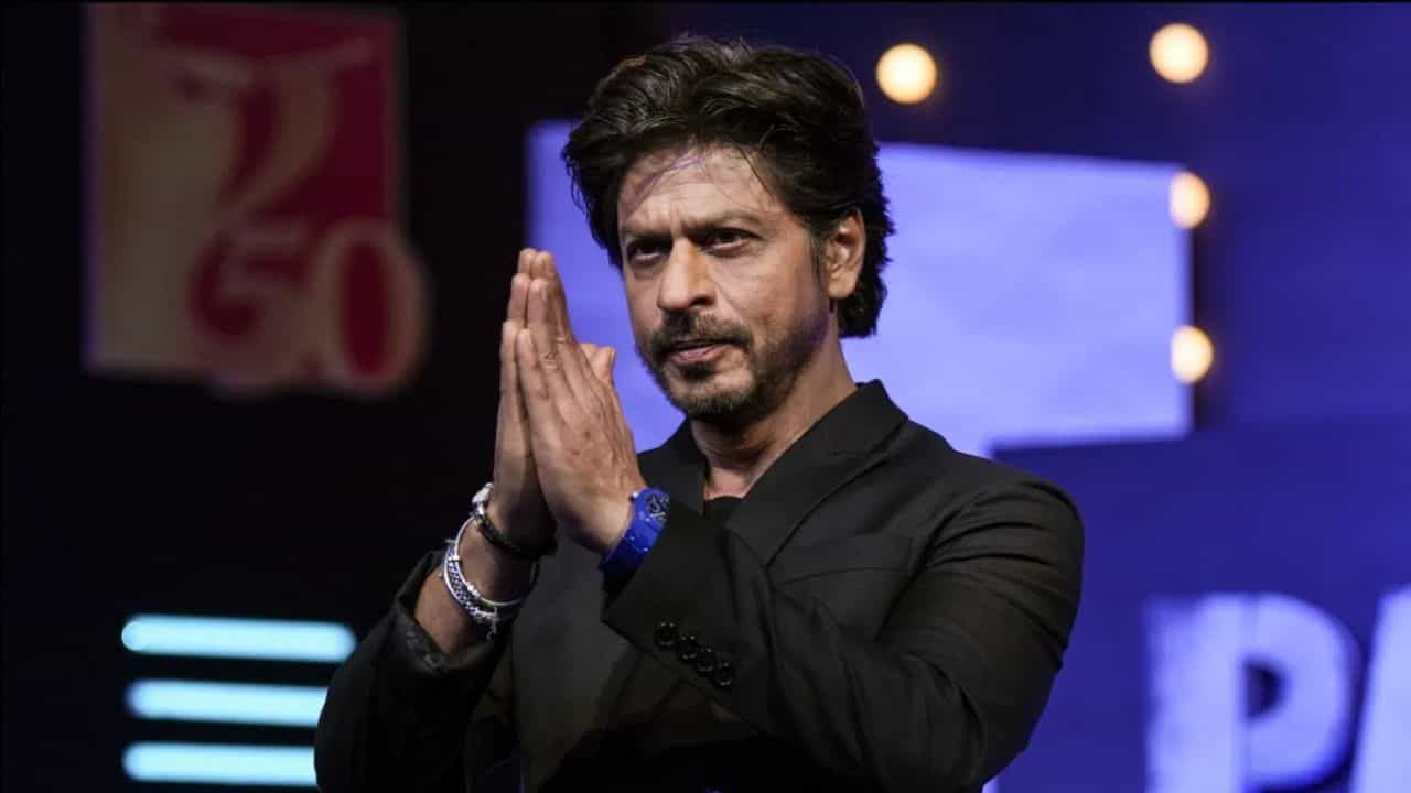 Shahrukh Khan ਨੂੰ ਖਤਰਾ ! ਮਹਾਰਾਸ਼ਟਰ ਸਰਕਾਰ ਨੇ ਕਿੰਗ ਖਾਨ ਨੂੰ ਦਿੱਤੀ Y+ Category Security Shahrukh Khan ਨੂੰ ਖਤਰਾ ! ਮਹਾਰਾਸ਼ਟਰ ਸਰਕਾਰ ਨੇ ਕਿੰਗ ਖਾਨ ਨੂੰ ਦਿੱਤੀ Y+ Category Security