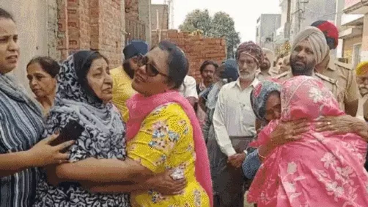 ਜਲੰਧਰ ‘ਚ ਗੋਲੀਆਂ ਮਾਰਕੇ ਮਾਂ ਬੇਟੀ ਦੀ ਹੱਤਿਆ, ਪੈਟਰੋਲ ਪਾਕੇ ਸਾੜੀਆਂ ਲਾਸ਼ਾਂ, ਅਮਰੀਕਾ ਚ ਬੈਠੇ ਪਤੀ ਨੇ ਬਦਮਾਸ਼ਾਂ ਨੂੰ ਸੁਪਾਰੀ ਦੇ ਕੇ ਪਤਨੀ ਅਤੇ ਸੱਸ ਨੂੰ ਮਰਵਾਇਆ