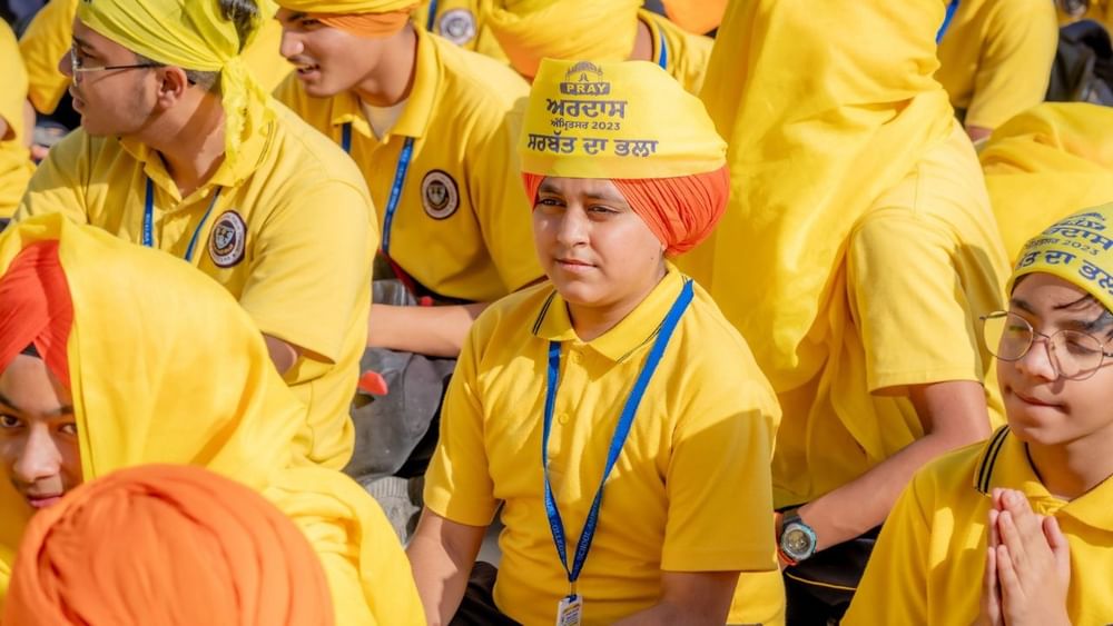 ਵਿਦਿਆਰਥੀ ਪੁਰਾਣੇ ਸ਼ਹਿਰ ਦੇ ਚਾਰ ਦਰਵਾਜ਼ਿਆਂ ਤੋਂ ਹੁੰਦੇ ਹੋਏ ਹਰਿਮੰਦਰ ਸਾਹਿਬ ਪੁੱਜੇ। ਨਸ਼ਾ ਮੁਕਤ ਪੰਜਾਬ ਦਾ ਸੁਨੇਹਾ ਦਿੰਦਾ ਹੋਇਆ ਹਰ ਕੋਈ ਇਸ ਮੁਹਿੰਮ ਵਿੱਚ ਅੱਗੇ ਵਧਿਆ। ਸਾਰੇ ਵਿਦਿਆਰਥੀ ਹਰਿਮੰਦਰ ਸਾਹਿਬ ਵਿਖੇ ਇਕੱਠੇ ਹੋਏ ਅਤੇ ਇੱਥੇ ਅਰਦਾਸ ਕੀਤੀ।