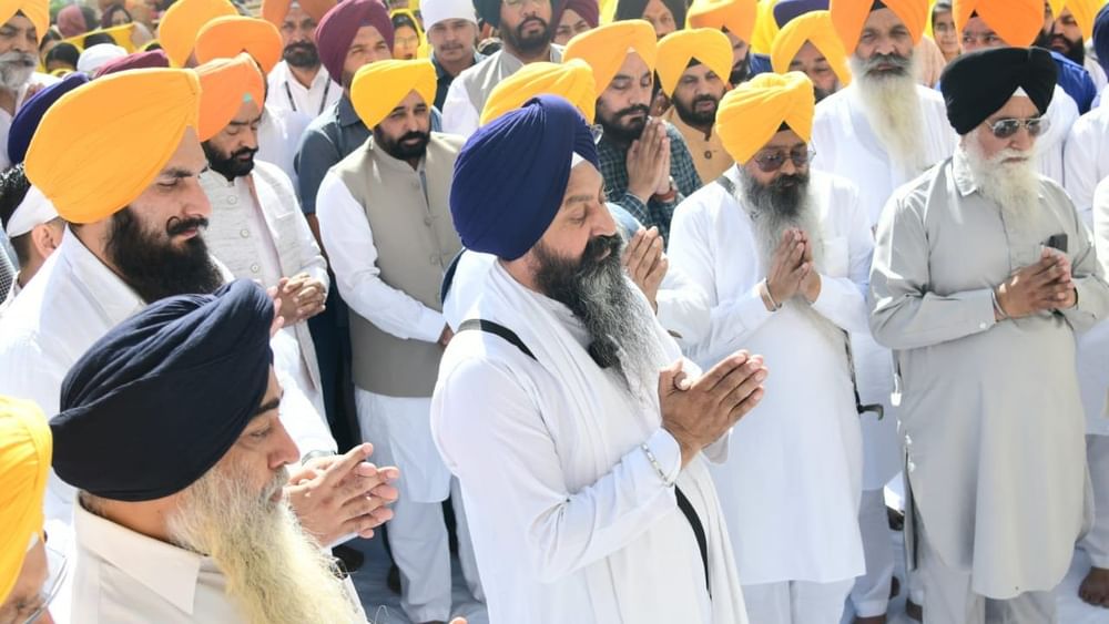 ਪੰਜਾਬ  ਦੇ ਮੁੱਖ ਮੰਤਰੀ ਭਗਵੰਤ ਮਾਨ ਵੱਲੋਂ ਬੁੱਧਵਾਰ ਨੂੰ ਨਸ਼ਿਆਂ ਖਿਲਾਫ਼ ਜਾਗਰੁਕਤਾ ਮੁਹਿੰਮ ਦੀ ਸ਼ੁਰੂਆਤ ਕੀਤੀ ਗਈ। ਮੁਹਿੰਮ ਦੀ ਸ਼ੁਰੂਆਤ ਤੋਂ ਪਹਿਲਾਂ ਮੁੱਖ ਮੰਤਰੀ ਨੇ ਸ੍ਰੀ ਹਰਿਮੰਦਰ ਸਾਹਿਬ ਵਿਖੇ ਮੱਥਾ ਟੇਕਿਆ। ਇਸ ਤੋਂ ਬਾਅਦ ਅੰਮ੍ਰਿਤਸਰ ਪੁਲਿਸ ਵੱਲੋਂ ਨਸ਼ਿਆਂ ਵਿਰੁੱਧ ਵਿੱਢੀ ਗਈ ਮੁਹਿੰਮ ਦੀ ਸ਼ੁਰੂਆਤ ਕੀਤੀ ਗਈ।