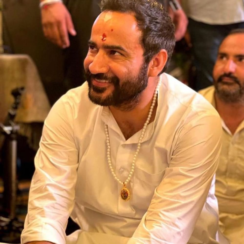 ਪੰਜਾਬ ਵਿੱਚ ਆਮ ਆਦਮੀ ਪਾਰਟੀ ਦੀ ਸਰਕਾਰ ਬਣਨ ਤੋਂ ਬਾਅਦ ਸੀਐੱਮ ਭਗਵੰਤ ਮਾਨ ਤੋਂ ਲੈ ਕੇ ਕੈਬਨਿਟ ਮੰਤਰੀਆਂ ਨੇ ਵਿਆਹ ਕਰਵਾਇਆ। ਤੇ ਹੁਣ ਖੇਡ ਮੰਤਰੀ ਗੁਰਮੀਤ ਸਿੰਘ ਮੀਤ ਹੇਅਰ ਵੀ ਮੰਗਣੀ ਕਰਵਾਉਣ ਜਾ ਰਹੇ ਹਨ।