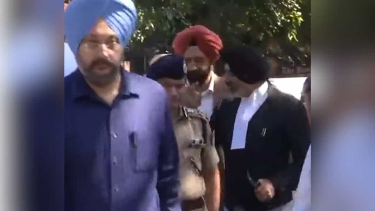 ਤਸਕਰਾਂ ਨਾਲ ਹੋ ਸਕਦੀ ਹੈ ਮਿਲੀਭੁਗਤ, ਸਰਕਾਰ ਕਿਉਂ ਨਹੀਂ ਕਰ ਰਹੀ ਕਾਰਵਾਈ, ਡਰੱਗਜ਼ ਮਾਮਲੇ ਚ ਪੰਜਾਬ ਪੁਲਿਸ ਨੂੰ ਕੋਰਟ ਦੀ ਝਾੜ