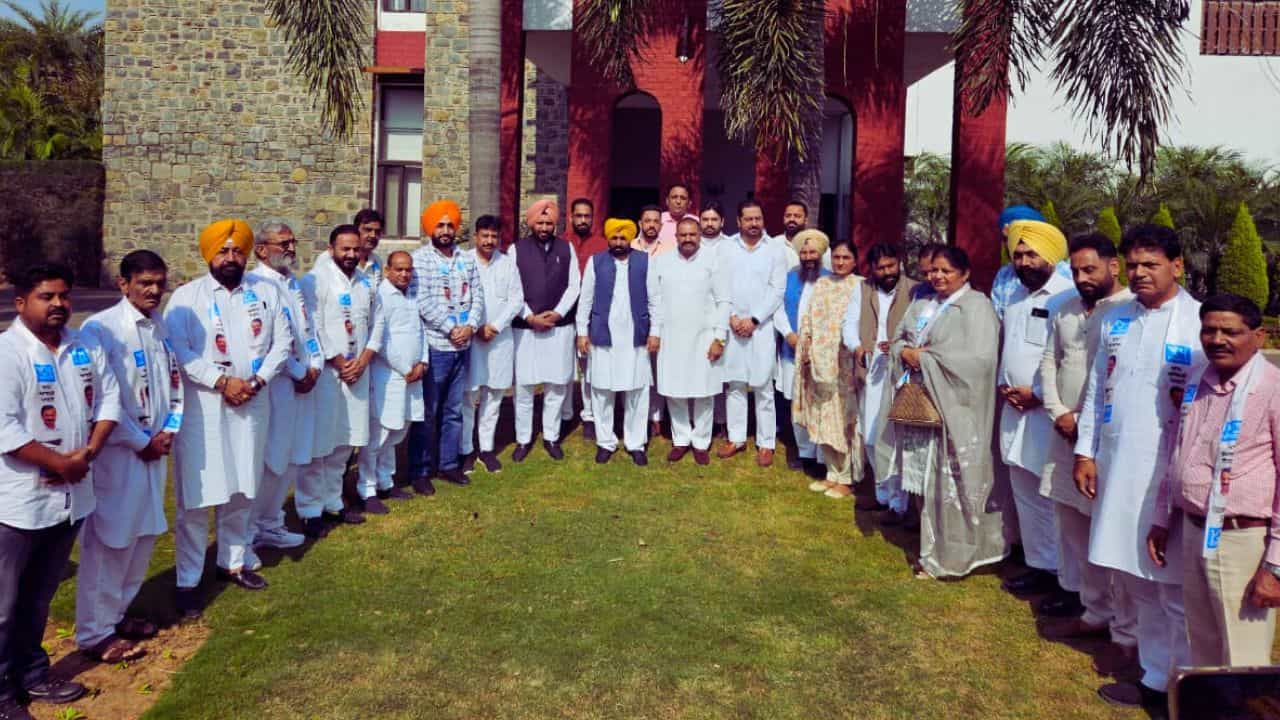 ਪੰਜਾਬ ਕਾਂਗਰਸ ਨੂੰ ਵੱਡਾ ਝਟਕਾ, ਕਈ ਸਾਬਕਾ ਕੌਂਸਲਰ AAP ਚ ਸ਼ਾਮਲ; ਸਾਬਕਾ ਮੇਅਰ ਜਗਦੀਸ਼ ਰਾਜਾ ਸ਼ਾਮਲ ਨਹੀਂ ਹੋਏ