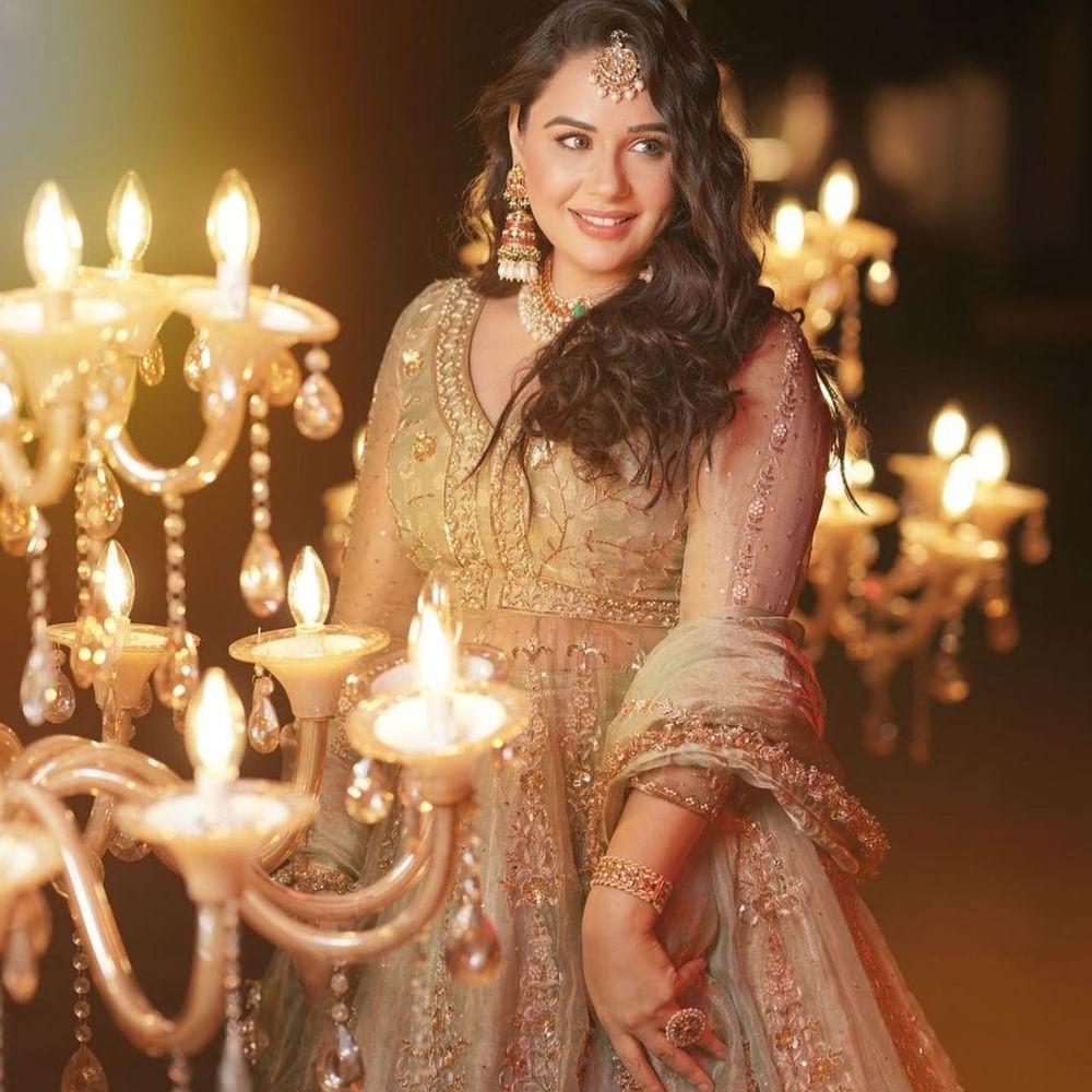 ਅਦਾਕਾਰਾ ਮੈਂਡੀ ਤੱਖਰ ਦੀ ਨਵੀਂ ਫਿਲਮ 'ਜ਼ਿੰਦਗੀ ਜ਼ਿੰਦਾਬਾਦ' ਕੱਲ੍ਹ ਯਾਨੀ 27 ਅਕਤੂਬਰ ਨੂੰ ਸਿਨੇਮਾ ਘਰਾਂ ਵਿੱਚ ਰਿਲੀਜ਼ ਹੋਣ ਜਾ ਰਹੀ ਹੈ। ਫਿਲਮ ਦੀ ਸਟਾਰਕਾਸਟ ਦੀ ਗੱਲ ਕਰੀਏ ਤਾਂ ਮੈਂਡੀ ਤੋਂ ਇਲਾਵਾ ਫਿਲਮ ਵਿੱਚ ਸਿੰਗਰ ਅਤੇ ਐਕਟਰ ਨਿੰਜਾ ਮੁੱਖ ਭੁਮਿਕਾ ਨਿਭਾਉਂਦੇ ਨਜ਼ਰ ਆਉਣਗੇ।