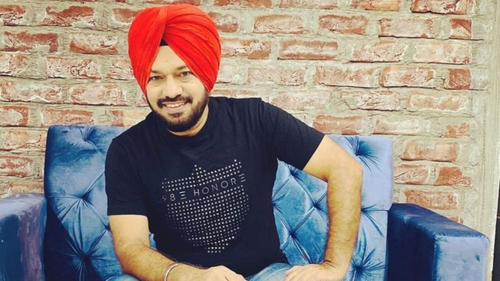 ਪੰਜਾਬੀ ਇੰਪੰਜਾਬੀ ਇੰਡਸਟਰੀ ਦੇ ਉੱਘੇ ਕਲਾਕਾਰਾਂ ਚੋਂ ਇੱਕ ਹਨ ਗੁਰਪ੍ਰੀਤ ਘੁੱਗੀ। ਪਿਛਲੇ ਕਈ ਸਾਲਾਂ ਤੋਂ ਇੰਡਸਟਰੀ ਨੂੰ ਇੱਕ ਤੋਂ ਬਾਅਦ ਇੱਕ ਹਿੱਟ ਫਿਲਮਾਂ ਦਿੱਤਿਆਂ ਹਨ। ਉਨ੍ਹਾਂ ਨੇ ਆਪਣੇ ਕੈਰੀਅਰ ਦੀ ਸ਼ੁਰੂਆਤ ਦੂਰਦਰਸ਼ਨ ਤੋਂ ਕੀਤੀ ਸੀ। ਡਸਟਰੀ ਦੇ ਉੱਘੇ ਕਲਾਕਾਰਾਂ ਚੋਂ ਇੱਕ ਹਨ ਗੁਰਪ੍ਰੀਤ ਘੁੱਗੀ। ਪਿਛਲੇ ਕਈ ਸਾਲਾਂ ਤੋਂ ਇੰਡਸਟਰੀ ਨੂੰ ਹਿੱਟ ਤੇ ਹਿੱਟ ਫਿਲਮਾਂ ਦਿੱਤਿਆਂ ਹਨ। ਉਨ੍ਹਾਂ ਨੇ ਆਪਣੇ ਕਰੀਅਰ ਦੀ ਸ਼ੁਰੂਆਤ ਦੂਰਦਰਸ਼ਨ ਤੋਂ ਕੀਤੀ ਸੀ।