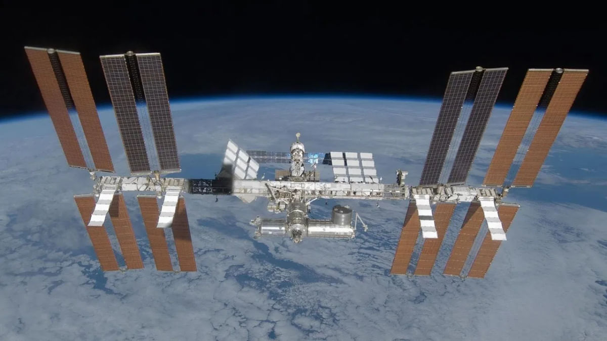 Russia will challenge NASA in space, will build its own space station by 2027