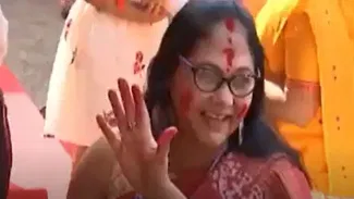 ਵਿਜਯਾਦਸ਼ਮੀ ‘ਤੇ TV9 ਫੈਸਟੀਵਲ ਆਫ ਇੰਡੀਆ ‘ਚ ਸਿੰਦੂਰ ਖੇਲਾ, ਮਸਤੀ ‘ਚ ਡੁੱਬੇ ਲੋਕ ਵਿਜਯਾਦਸ਼ਮੀ ‘ਤੇ TV9 ਫੈਸਟੀਵਲ ਆਫ ਇੰਡੀਆ ‘ਚ ਸਿੰਦੂਰ ਖੇਲਾ, ਮਸਤੀ ‘ਚ ਡੁੱਬੇ ਲੋਕ
