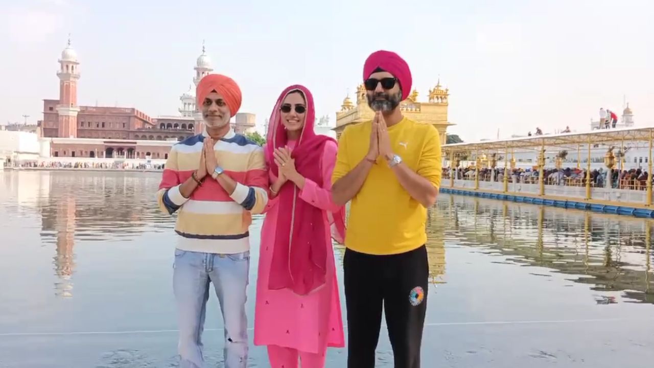 ਸ੍ਰੀ ਦਰਬਾਰ ਸਾਹਿਬ ਨਤਮਸਤਕ ਹੋਏ ਅਦਾਕਾਰਾ ਸੋਨਾਲੀ ਸਹਿਗਲ, ਸਰਬੱਤ ਦੇ ਭਲੇ ਕੀਤੀ ਅਰਦਾਸ
