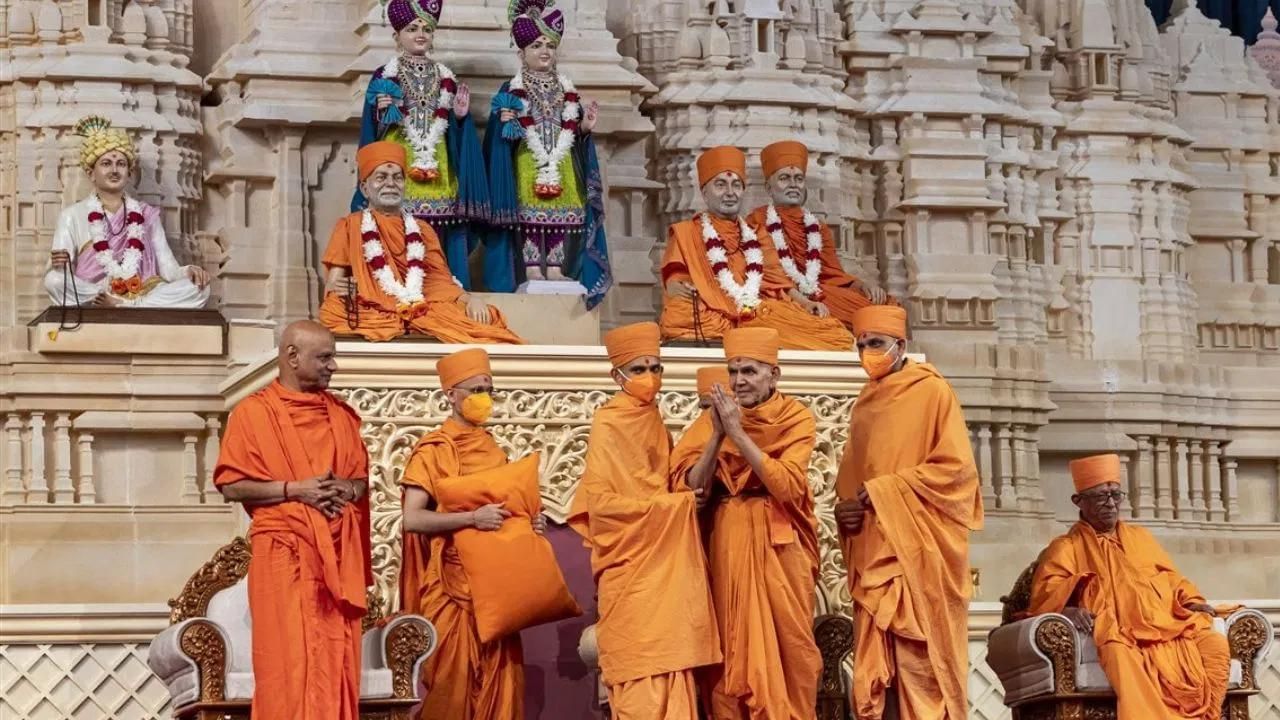 ਅਮਰੀਕਾ ‘ਚ ਉਤਸ਼ਾਹ ਨਾਲ ਮਣਾਇਆ ਗਿਆ ਸਵਾਮੀਨਾਰਾਇਣ ਅਕਸ਼ਰਧਾਮ ਸਮਾਗਮ, 400 ਹਿੰਦੂ ਸੰਗਠਨ ਹੋਏ ਸ਼ਾਮਲ ਅਮਰੀਕਾ ‘ਚ ਉਤਸ਼ਾਹ ਨਾਲ ਮਣਾਇਆ ਗਿਆ ਸਵਾਮੀਨਾਰਾਇਣ ਅਕਸ਼ਰਧਾਮ ਸਮਾਗਮ, 400 ਹਿੰਦੂ ਸੰਗਠਨ ਹੋਏ ਸ਼ਾਮਲ