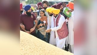 ਚਮਕੌਰ ਸਾਹਿਬ ਪੁੱਜੇ ਸੀਐਮ ਮਾਨ ਨੇ ਸ਼ੁਰੂ ਕੀਤੀ ਝੋਨੇ ਦੀ ਖਰੀਦ; ਬੋਲੇ- ਇਸ ਸਾਲ 182.10 ਮੀਟ੍ਰਿਕ ਟਨ ਦਾ ਟੀਚਾ ਚਮਕੌਰ ਸਾਹਿਬ ਪੁੱਜੇ ਸੀਐਮ ਮਾਨ ਨੇ ਸ਼ੁਰੂ ਕੀਤੀ ਝੋਨੇ ਦੀ ਖਰੀਦ; ਬੋਲੇ- ਇਸ ਸਾਲ 182.10 ਮੀਟ੍ਰਿਕ ਟਨ ਦਾ ਟੀਚਾ
