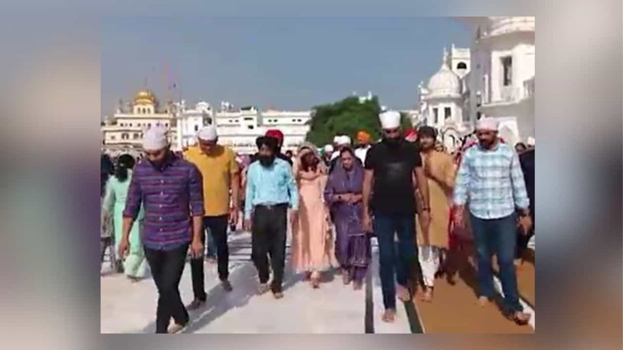 ਸ਼੍ਰੀ ਦਰਬਾਰ ਸਾਹਿਬ ਚ ਨਤਮਸਤਕ ਹੋਈ ਪੰਜਾਬੀ ਫਿਲਮ ਚਿੜੀਆਂ ਦਾ ਚੰਬਾ ਦੀ ਸਟਾਰ ਕਾਸਟ, 13 ਅਕਤੂਬਰ ਨੂੰ ਰਿਲੀਜ਼ ਹੋਵੇਗੀ ਫਿਲਮ