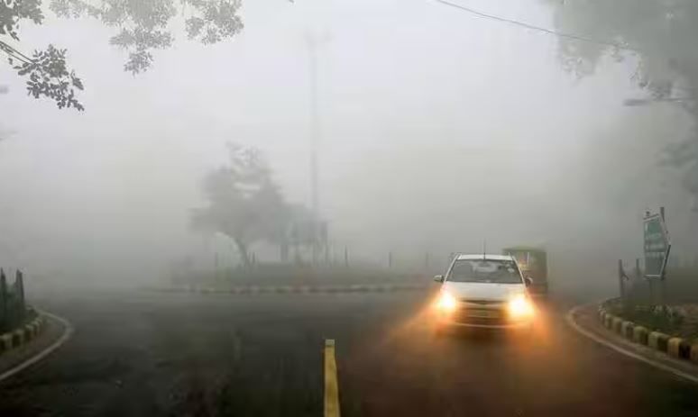Punjab Weather: ਪੰਜਾਬ ਤੇ ਛਾਈ ਧੁੰਦ ਦੀ ਚਾਦਰ, 18 ਜ਼ਿਲ੍ਹਿਆਂ ਵਿੱਚ ਸਮੋਗ ਦਾ ਅਲਰਟ Punjab Weather: ਪੰਜਾਬ ਤੇ ਛਾਈ ਧੁੰਦ ਦੀ ਚਾਦਰ, 18 ਜ਼ਿਲ੍ਹਿਆਂ ਵਿੱਚ ਸਮੋਗ ਦਾ ਅਲਰਟ