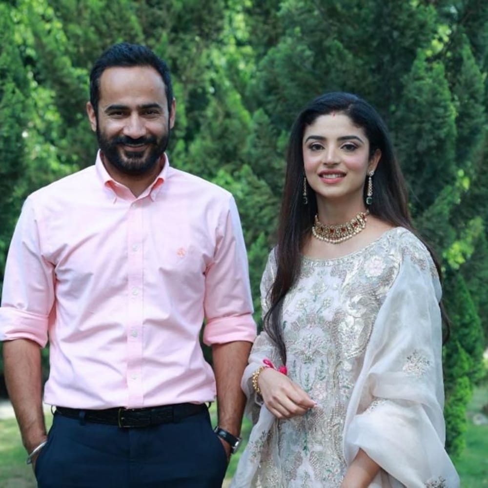 ਦੱਸ ਦਈਏ ਕਿ ਮੰਤਰੀ ਗੁਰਮੀਤ ਸਿੰਘ ਮੀਤ ਹੇਅਰ ਦੀ ਹੋਣ ਵਾਲੀ ਪਤਨੀ ਡਾ. ਗੁਰਵੀਨ ਕੌਰ ਦੇ ਪਿਤਾ ਭੁਪਿੰਦਰ ਸਿੰਘ ਬਾਜਵਾ ਗਾਡਵੀਨ ਹੋਟਲ ਦੇ ਮਾਲਿਕ ਹਨ ਅਤੇ ਦੇਸ਼ ਭਰ ਵਿੱਚ ਉਨ੍ਹਾਂ ਦੇ ਹੋਟਲ ਦੀ ਵੱਡੀ ਚੈਨ ਹੈ। ਡਾ. ਗੁਰਵੀਨ ਕੌਰ ਭੁਪਿੰਦਰ ਸਿੰਘ ਬਾਜਵਾ ਦੀ ਵੱਡੀ ਬੇਟੀ ਹੈ।