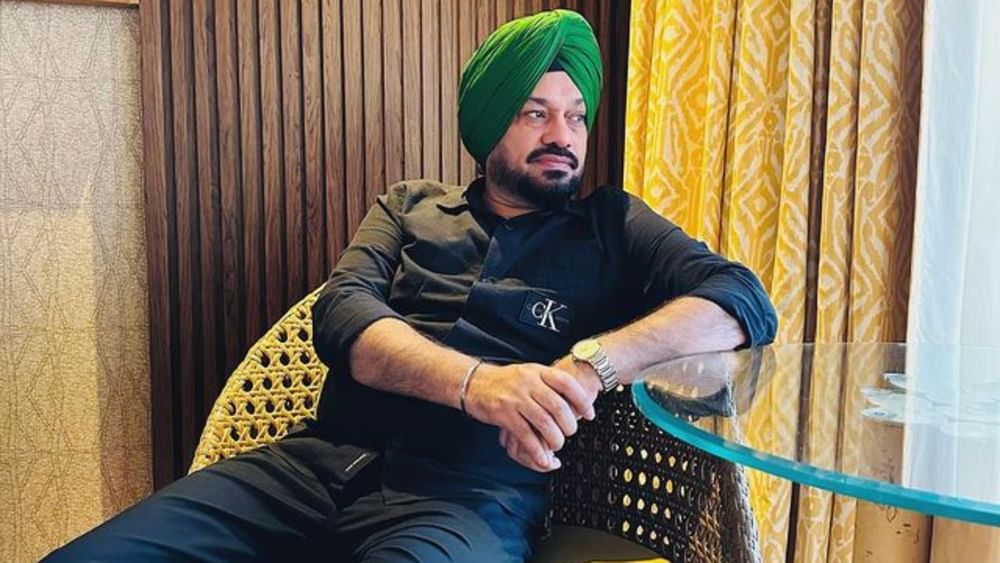 ਗੁਰਪ੍ਰੀਤ ਘੁੱਗੀ ਵੀਡੀਓ ਵਿੱਚ ਕਹਿ ਰਹੇ ਹਨ ਕਿ "ਮੁੱਦਤਾਂ ਬਾਅਦ ਅੱਜ ਟਰੇਨ ਵਿੱਚ ਸਫ਼ਰ ਕਰਨ ਦਾ ਮੌਕਾ ਮਿਲਿਆ ਹੈ। ਬਚਪਨ ਅਤੇ ਚੜ੍ਹਦੀ ਜਵਾਨੀ ਦੀ ਯਾਦ ਆ ਗਈ।"