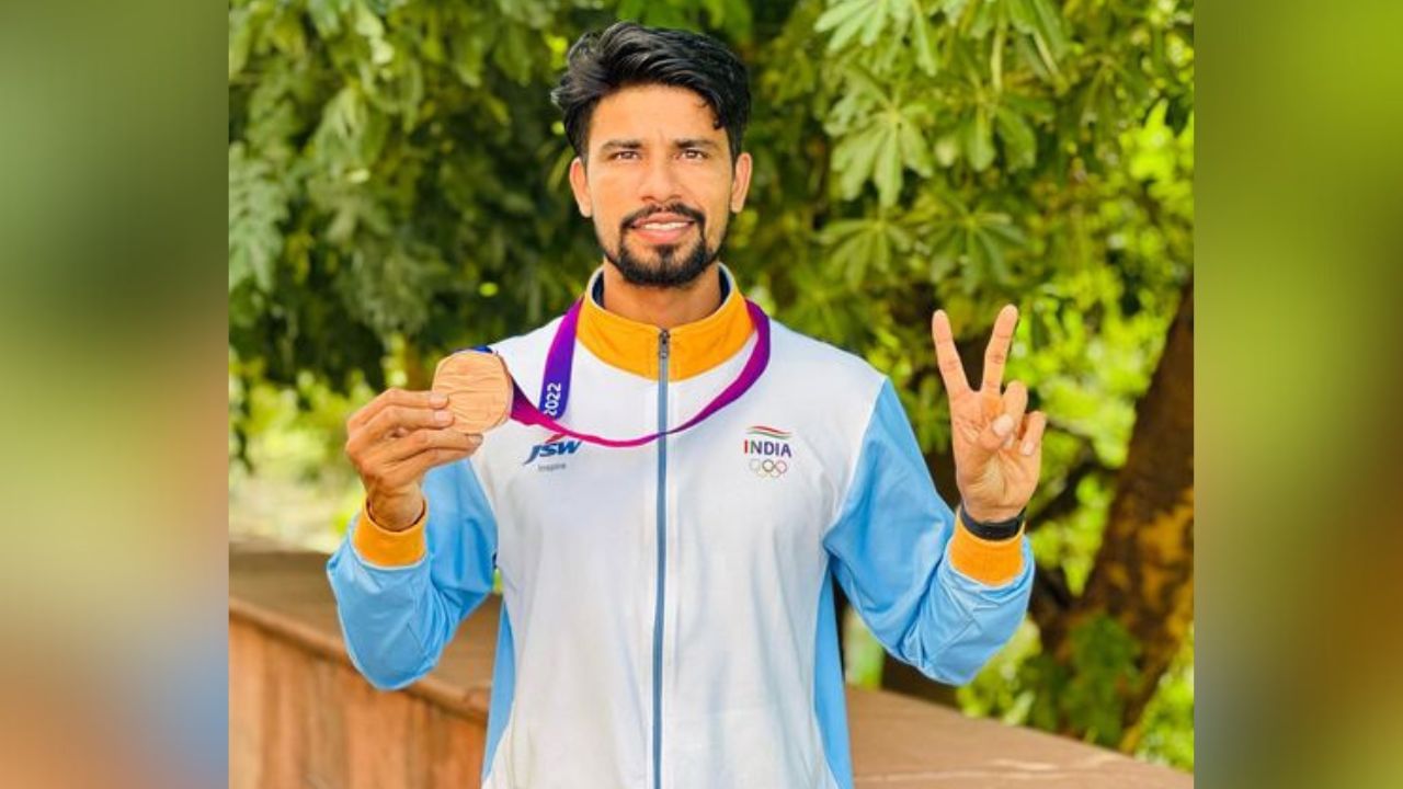 ਏਸ਼ੀਅਨ ਗੇਮਸ ‘ਚ ਕਾਂਸੀ ਮੈਡਲ ਜਿੱਤ ਮਾਨਸਾ ਪਹੁੰਚੇ ਸੁਖਮੀਤ ਸਿੰਘ, ਲੋਕਾਂ ਕੀਤਾ ਨਿੱਘਾ ਸੁਆਗਤ ਏਸ਼ੀਅਨ ਗੇਮਸ ‘ਚ ਕਾਂਸੀ ਮੈਡਲ ਜਿੱਤ ਮਾਨਸਾ ਪਹੁੰਚੇ ਸੁਖਮੀਤ ਸਿੰਘ, ਲੋਕਾਂ ਕੀਤਾ ਨਿੱਘਾ ਸੁਆਗਤ