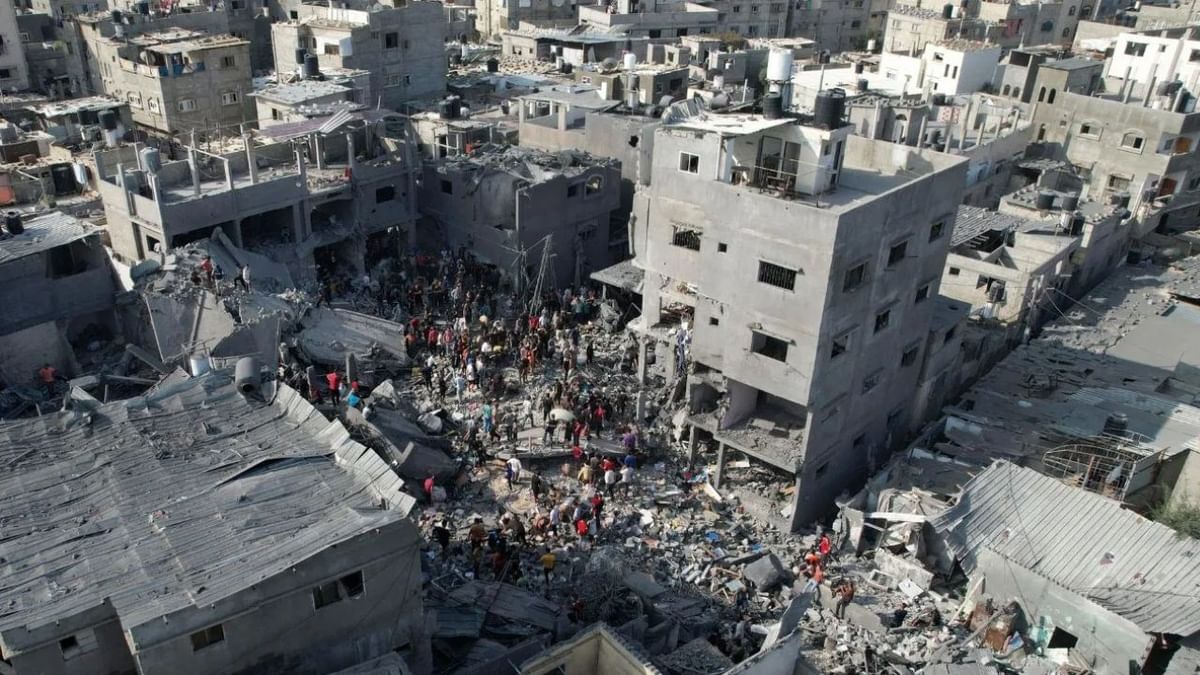 Israel attacked Gaza City, cutting the Gaza Strip in two