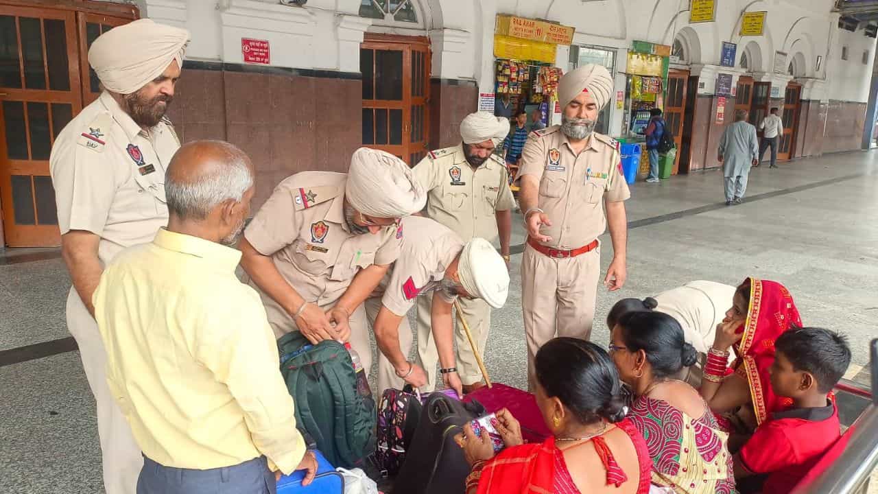 ਪੰਨੂ ਦੀ ਧਮਕੀ ਤੋਂ ਬਾਅਦ ਪੰਜਾਬ ਚ ਅਲਰਟ, ਦਿੱਲੀ ਏਅਰਪੋਰ ਦੀ ਵੀ ਵਧਾਈ ਸੁਰੱਖਿਆ ਪੰਨੂ ਦੀ ਧਮਕੀ ਤੋਂ ਬਾਅਦ ਪੰਜਾਬ ਚ ਅਲਰਟ, ਦਿੱਲੀ ਏਅਰਪੋਰ ਦੀ ਵੀ ਵਧਾਈ ਸੁਰੱਖਿਆ