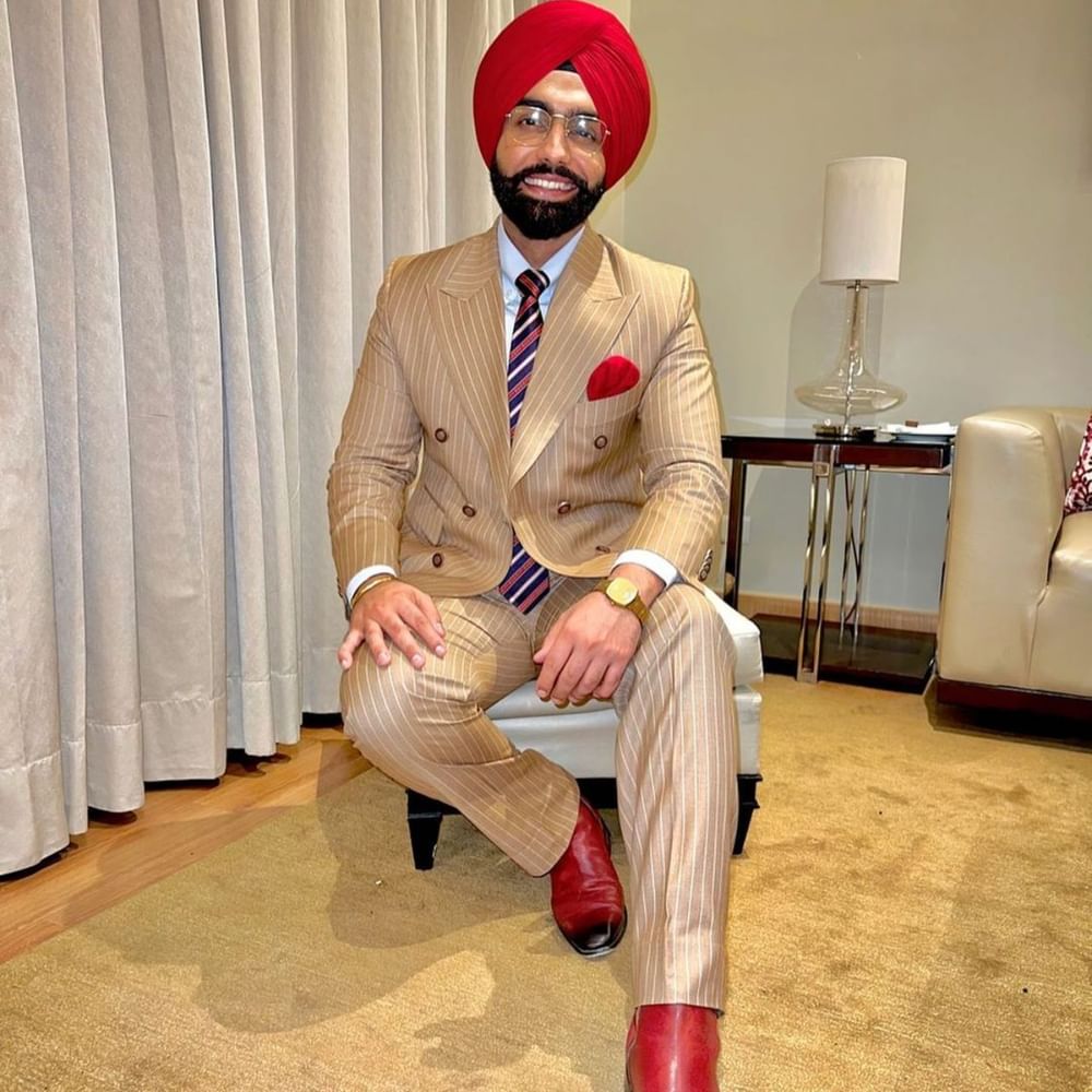 ਪੈਂਟ-ਕੋਰਟ ਕਦੇ ਵੀ ਆਉਟ ਆਫ ਫੈਸ਼ਨ ਨਹੀਂ ਹੁੰਦਾ। ਇਸ ਲਈ ਤੁਸੀਂ ਪੈਂਟ-ਕੋਰਟ ਕਦੇ ਵੀ ਵਿਆਹ ਜਾਂ ਤਿਉਹਾਰ ਵਿੱਚ ਕੈਰੀ ਕਰ ਸਕਦੇ ਹੋ। ਇਹ ਸਟਾਇਲ ਹਮੇਸ਼ਾ ਐਵਰਗ੍ਰੀਨ ਰਹਿੰਦਾ ਹੈ। ਇਸ ਲੁੱਕ ਦੀ ਖ਼ਾਸ ਗੱਲ ਇਹ ਹੈ ਕਿ ਤੁਹਾਨੂੰ ਇਸ ਸਟਾਇਲ ਵਿੱਚ ਕਾਫੀ ਸਾਰੇ ਪੈਟਰਨ ਮਿਲ ਸਕਦੇ ਹਨ।