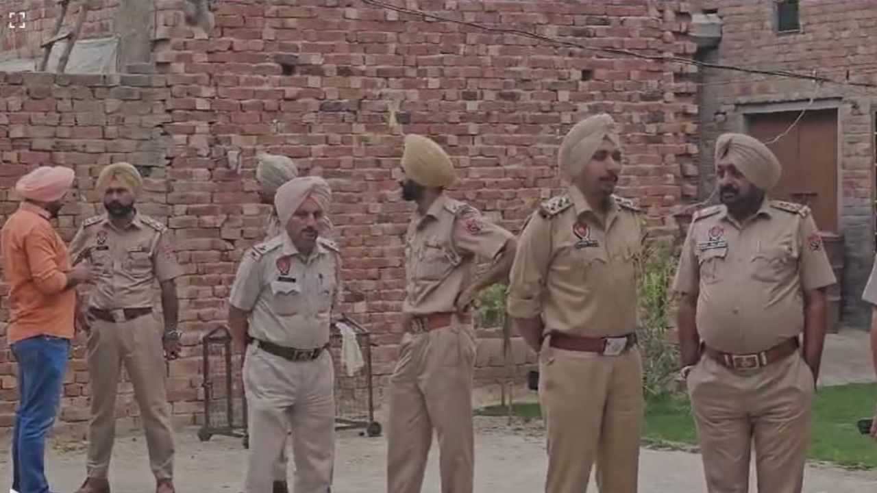 Punjab Crime: ਸਵੇਰੇ-ਸਵੇਰੇ ਛੱਤ ਤੇ ਚੜ੍ਹਿਆ, ਕਰ ਦਿੱਤੀ ਅੰਨ੍ਹੇਵਾਹ ਫਾਇਰਿੰਗ, 2 ਦੀ ਮੌਤ, ਦਹਿਸ਼ਤ ਚ ਬਠਿੰਡਾ ਦੇ ਇਸ ਪਿੰਡ ਦੇ ਲੋਕ