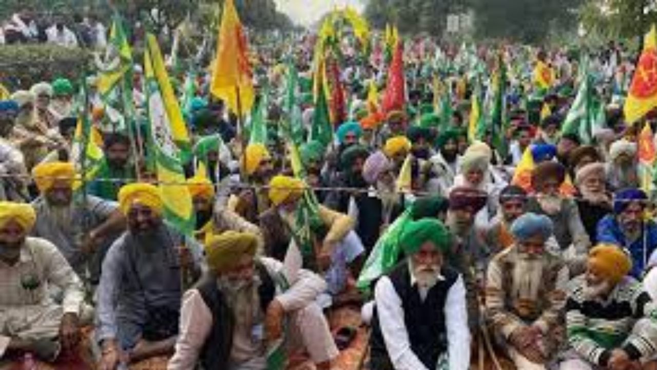 ਕਿਸਾਨ ਅੱਜ ਰਾਜਪਾਲ ਨਾਲ ਕਰਨਗੇ ਮੁਲਾਕਾਤ, ਚੰਡੀਗੜ੍ਹ ਮੋਹਾਲੀ ਬਾਰਡਰ ‘ਤੇ ਧਰਨਾ ਜਾਰੀ ਕਿਸਾਨ ਅੱਜ ਰਾਜਪਾਲ ਨਾਲ ਕਰਨਗੇ ਮੁਲਾਕਾਤ, ਚੰਡੀਗੜ੍ਹ ਮੋਹਾਲੀ ਬਾਰਡਰ ‘ਤੇ ਧਰਨਾ ਜਾਰੀ