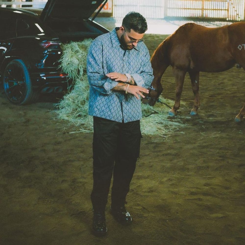 ਦੱਸ ਦਈਏ ਕਿ ਪ੍ਰੋਜੈਕਟ ਬਾਰੇ ਅੱਜੇ ਕੋਈ ਜਾਣਕਾਰੀ ਨਹੀਂ ਸ਼ੇਅਰ ਕੀਤੀ ਗਈ ਹੈ। ਰੈਪਰ ਡਿਵਾਈਨ ਨਾਲ ਸ਼ੇਅਰ ਕੀਤੀ ਤਸਵੀਰ ਤੋਂ ਇੱਕ ਗੱਲ ਸਾਫ ਹੋ ਗਈ ਹੈ ਕਿ ਉਨ੍ਹਾਂ ਦੋਵਾਂ ਦਾ ਇਹ ਮੋਸਟ ਅਵੈਟਡ ਪ੍ਰੋਜੈਕਟ ਪਾਲੀਵੁੱਡ ਅਤੇ ਬਾਲੀਵੁੱਡ ਦੋਵਾਂ ਇੰਡਸਟਰੀ ਵਿੱਚ ਵੀ ਕਾਫੀ ਧਮਾਲ ਮਚਾਉਣ ਵਾਲਾ ਹੈ।