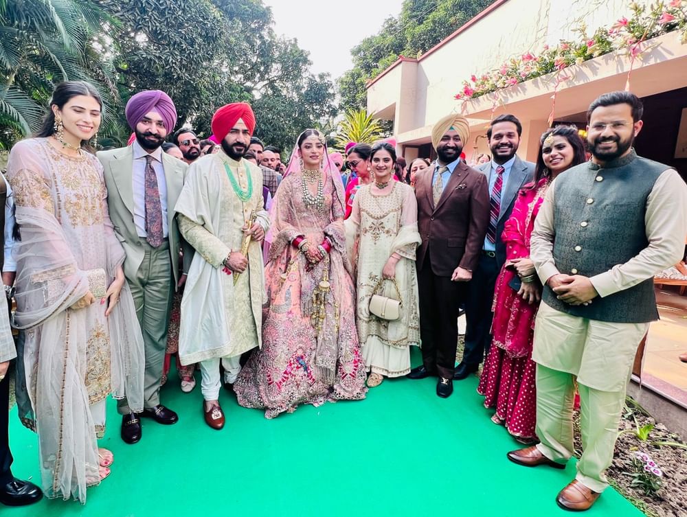 PHOTOS: ਇੱਕ ਦੂਜੇ ਦੇ ਹੋਏ ਮੀਤ ਹੇਅਰ ਤੇ ਡਾ.ਗੁਰਵੀਨ ਕੌਰ, ਦੇਖੋ ਵਿਆਹ ਦੀਆਂ ਖੂਬਸੂਰਤ ਤਸਵੀਰਾਂ