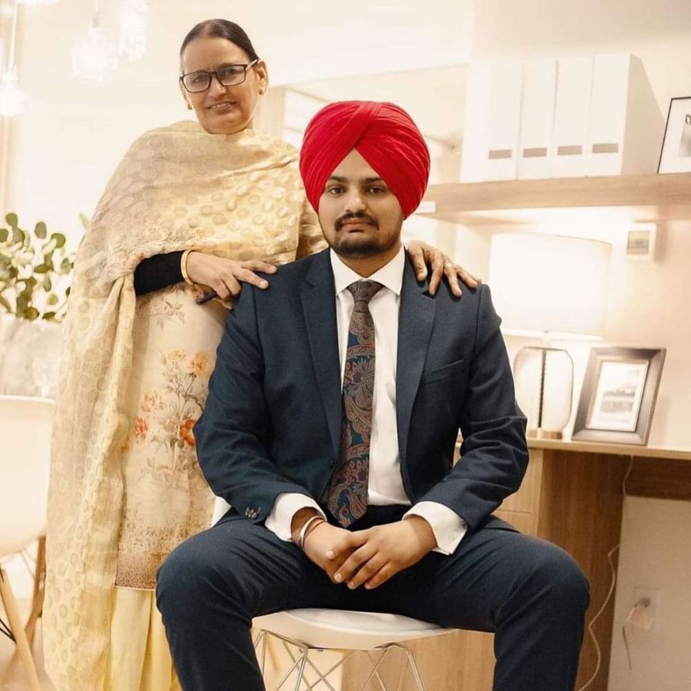 29 ਮਈ 2022 ਨੂੰ ਸਿੱਧੂ ਮੂਸੇਵਾਲਾ ਦਾ ਗੋਲੀਆਂ ਮਾਰ ਕੇ ਕਤਲ ਕਰ ਦਿੱਤਾ ਗਿਆ ਸੀ। ਸਿੱਧੂ ਦੀ ਮੌਤ ਤੋਂ ਬਾਅਦ ਹੁਣ ਤੱਕ ਉਨ੍ਹਾਂ ਦੇ 4 ਗੀਤ ਰਿਲੀਜ਼ ਹੋ ਚੁੱਕੇ ਹਨ। ਜਿਨ੍ਹਾਂ ਨੇ ਕਾਫੀ ਰਿਕਾਰਡ ਕਾਇਮ ਕੀਤੇ ਹਨ।